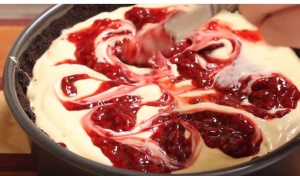 2015-10-01 21_35_16-White Chocolate Raspberry Cheesecake - YouTube10