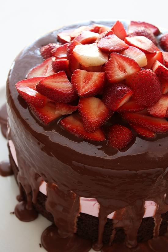 The Best Chocolate-Covered Strawberry Ice Cream Cake – Desserts Corner